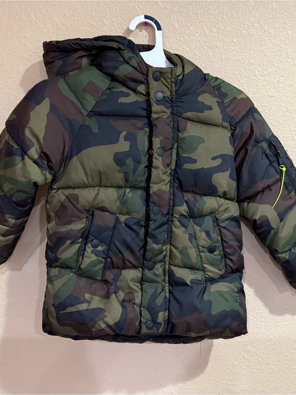 Zara Kids Camouflage Puffer Jacket in Green & Black size 6